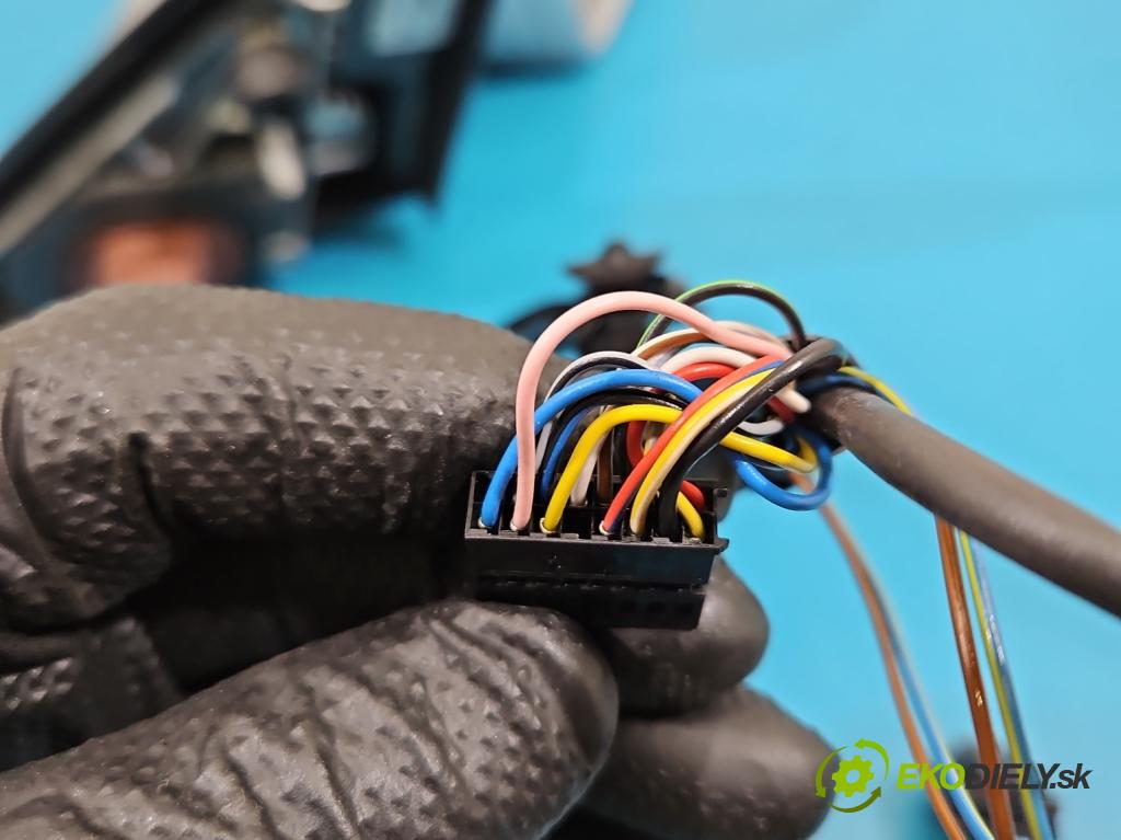 Audi A8 D4 2009-2017 2.0 TFSI 211KM automatic 155 kW 1984 cm3 4- zrkadlo pravé  (Kľučka dverí ostatné)