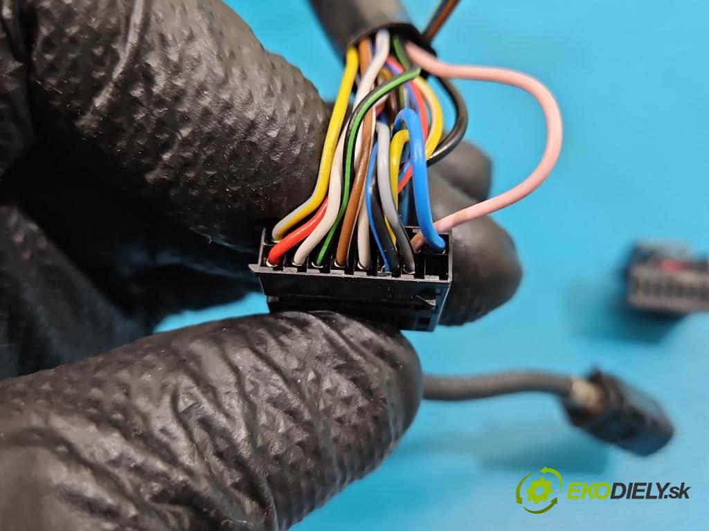 Audi A8 D4 2009-2017 2.0 TFSI 211KM automatic 155 kW 1984 cm3 4- zrkadlo pravé  (Kľučka dverí ostatné)