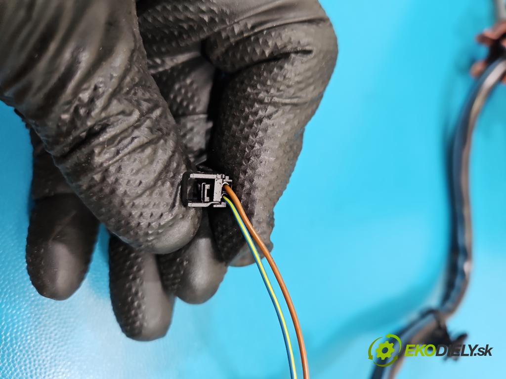 Audi A8 D4 2009-2017 2.0 TFSI 211KM automatic 155 kW 1984 cm3 4- zrkadlo pravé  (Kľučka dverí ostatné)