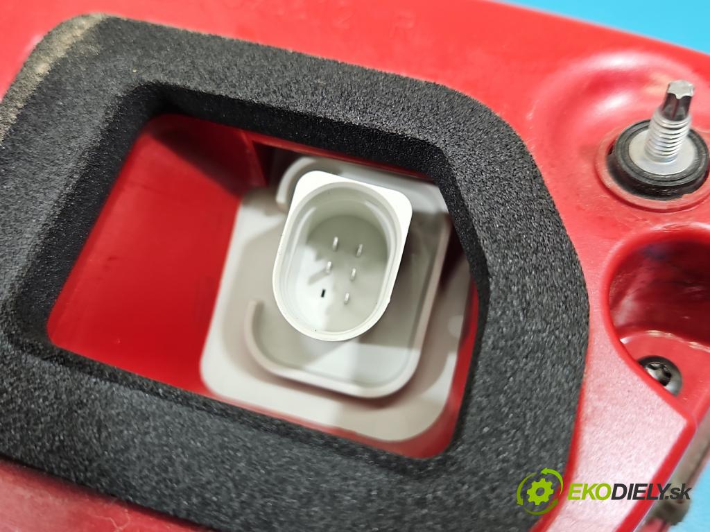 Audi A8 D4 2009-2017 2.0 TFSI 211KM automatic 155 kW 1984 cm3 4- svetlo / reflektor zadné pravé 4H0945094 (Kľučka dverí ostatné)