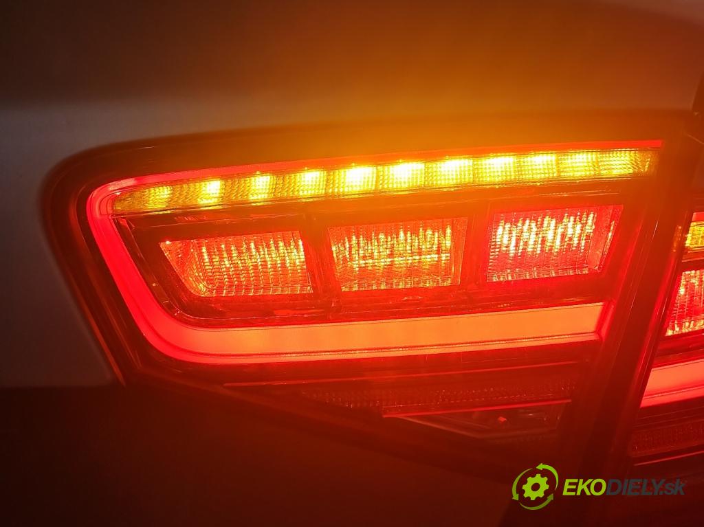 Audi A8 D4 2009-2017 2.0 TFSI 211KM automatic 155 kW 1984 cm3 4- svetlo / reflektor zadné pravé 4H0945094 (Kľučka dverí ostatné)