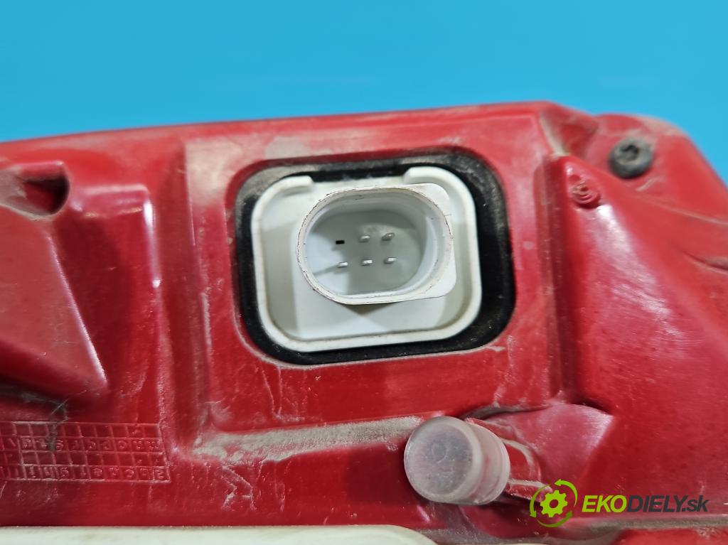 Audi A8 D4 2009-2017 2.0 TFSI 211KM automatic 155 kW 1984 cm3 4- svetlo / reflektor zadné pravé 4H0945096 (Kľučka dverí ostatné)