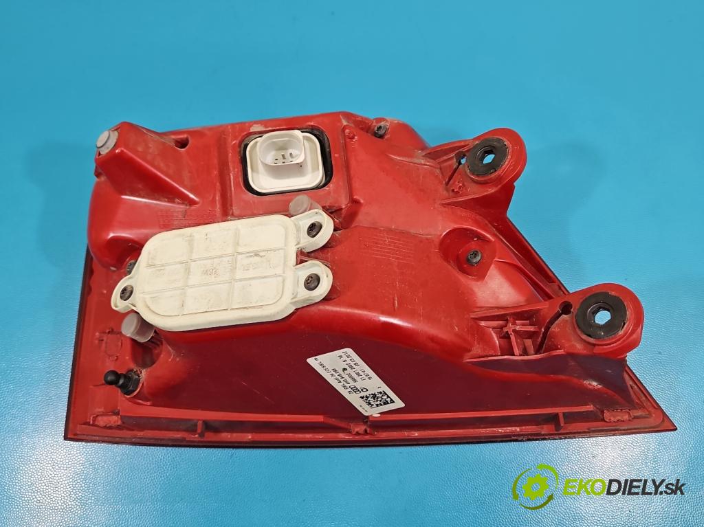 Audi A8 D4 2009-2017 2.0 TFSI 211KM automatic 155 kW 1984 cm3 4- svetlo / reflektor zadné pravé 4H0945096 (Kľučka dverí ostatné)