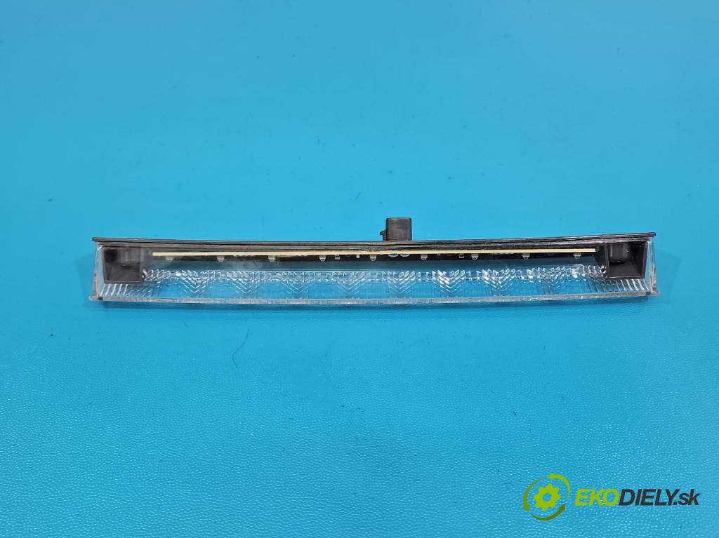 Lexus NX I 2014-2021 2.5 16V 155 HP automatic 114 kW 2494 cm3 5- světlo: stop: