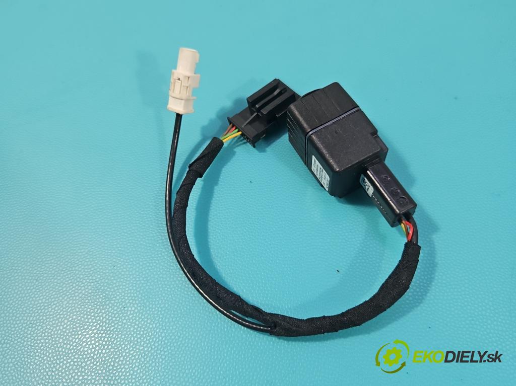 Mercedes GL II X166 2012-2015 4.7 V8 278928 340KM: automatic 250 kW 4663 cm3 5- Kamera cúvania A2319059100