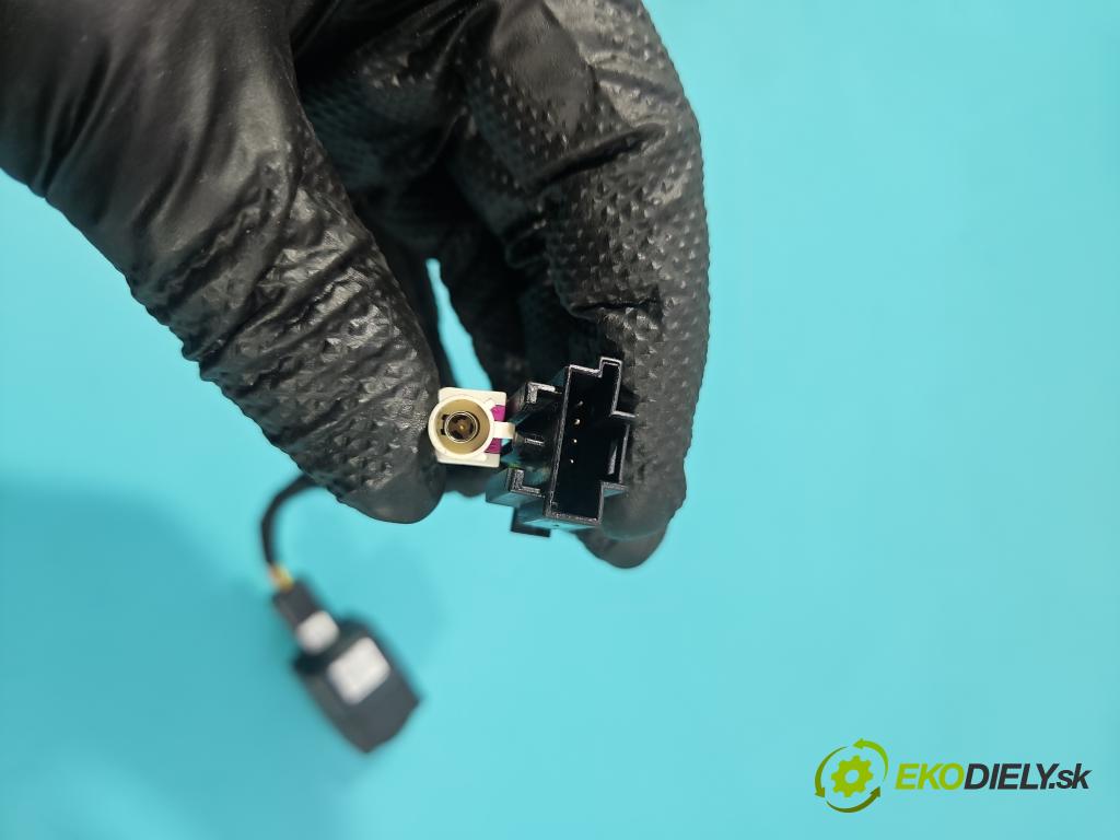 Mercedes GL II X166 2012-2015 4.7 V8 278928 340KM: automatic 250 kW 4663 cm3 5- Kamera cúvania A2319059100