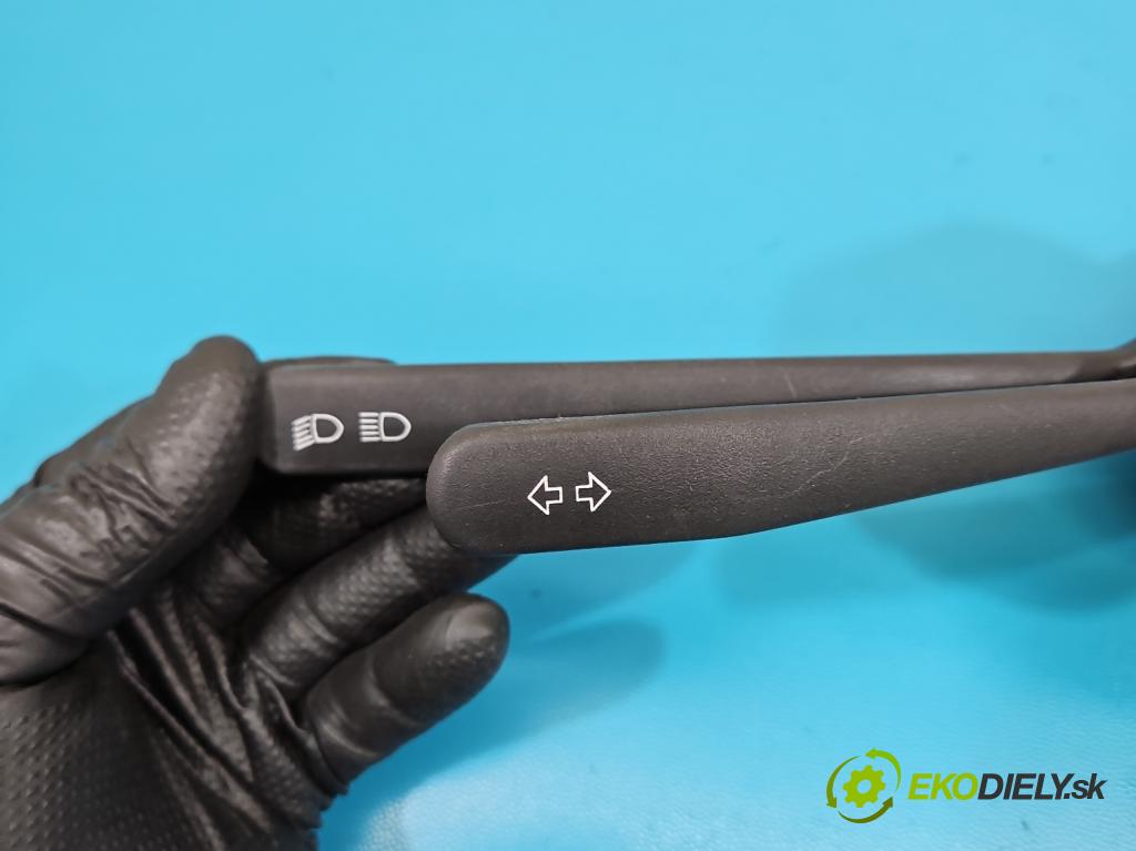 Polonez Truck 1.6 8V 87 HP manual 64 kW 1598 cm3 5- prepínač komplex:  (Prepínacie páčky pod volantom)