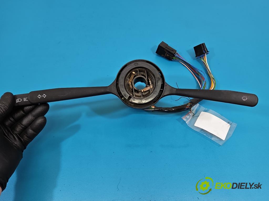 Polonez Truck 1.6 8V 87 HP manual 64 kW 1598 cm3 5- prepínač komplex:  (Prepínacie páčky pod volantom)