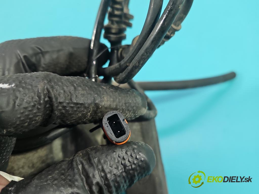 Mercedes GL II X166 2012-2015 4.7 V8 278928 340KM: automatic 250 kW 4663 cm3 5- brzdič predné pravý  (Kľučka dverí ostatné)