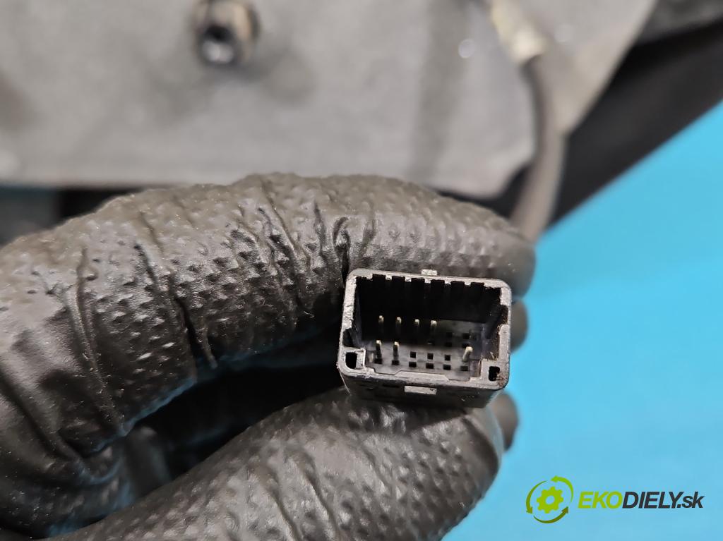 Renault Master III 2010-2024 2.3 dci 131 HP manual 96 kW 2299 cm3 5- zrkadlo ľavé  (Kľučka dverí ostatné)