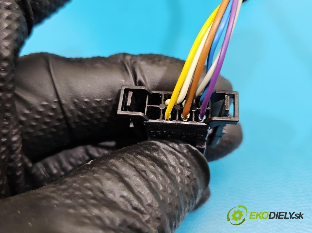 Skoda Fabia III 2014- 2021 1.0 TSI 95 HP manual 70 kW 999 cm3 5- zrkadlo ľavé  (Kľučka dverí ostatné)