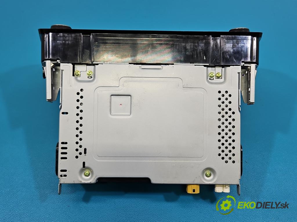 Skoda Fabia III 2014- 2021 1.0 TSI 95 HP manual 70 kW 999 cm3 5- Radio originál 6V0035871J