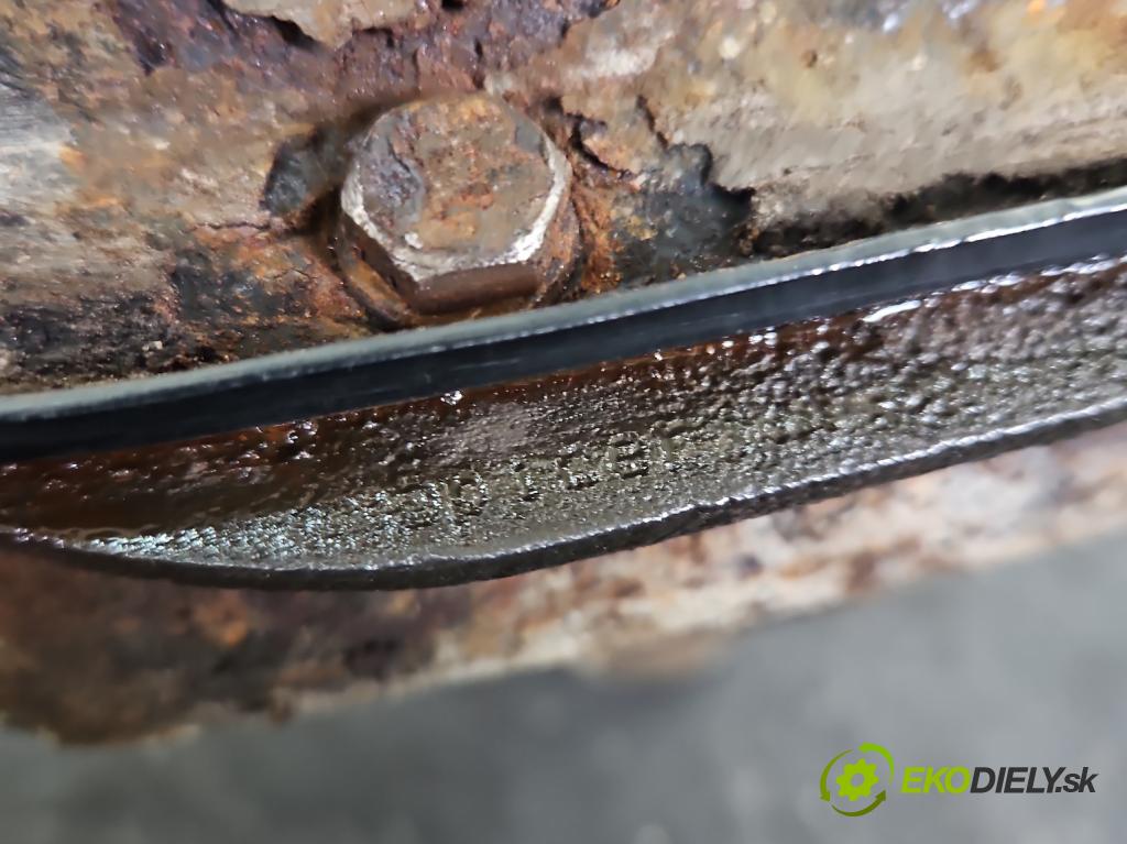 Polonez Truck 1.6 8V 87 HP manual 64 kW 1598 cm3 5- Most: zadní: