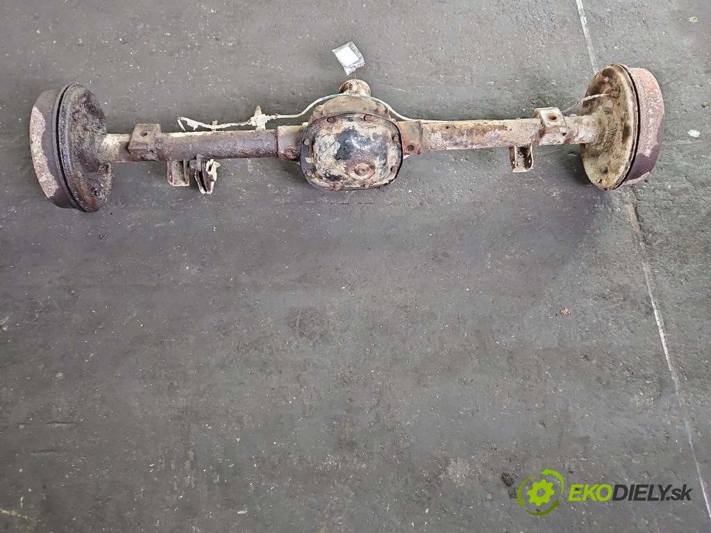 Polonez Truck 1.6 8V 87 HP manual 64 kW 1598 cm3 5- Most: zadní: