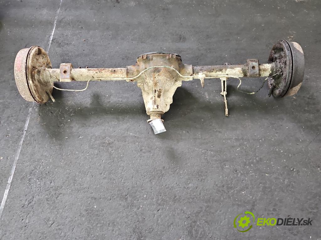 Polonez Truck 1.6 8V 87 HP manual 64 kW 1598 cm3 5- Most: zadní: