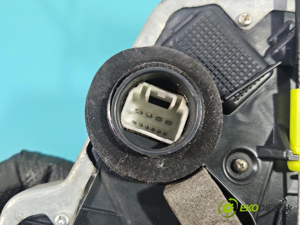 Lexus NX I 2014-2021 2.5 16V 155 HP automatic 114 kW 2494 cm3 5- zámok predné ľavý