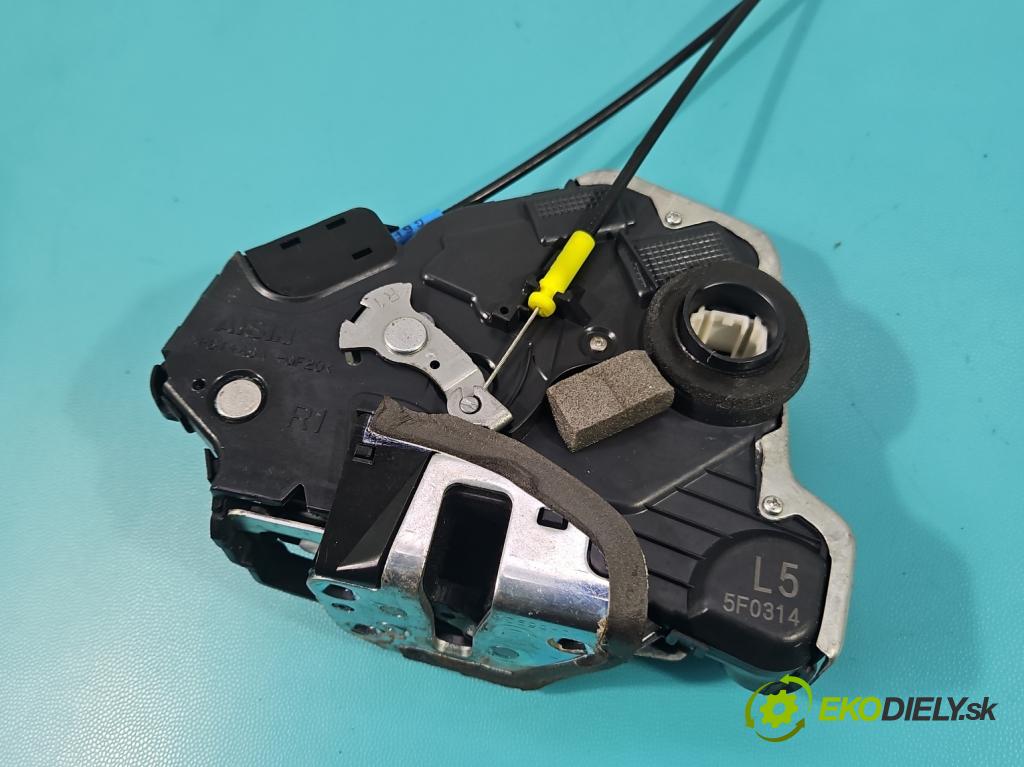 Lexus NX I 2014-2021 2.5 16V 155 HP automatic 114 kW 2494 cm3 5- zámok predné pravý