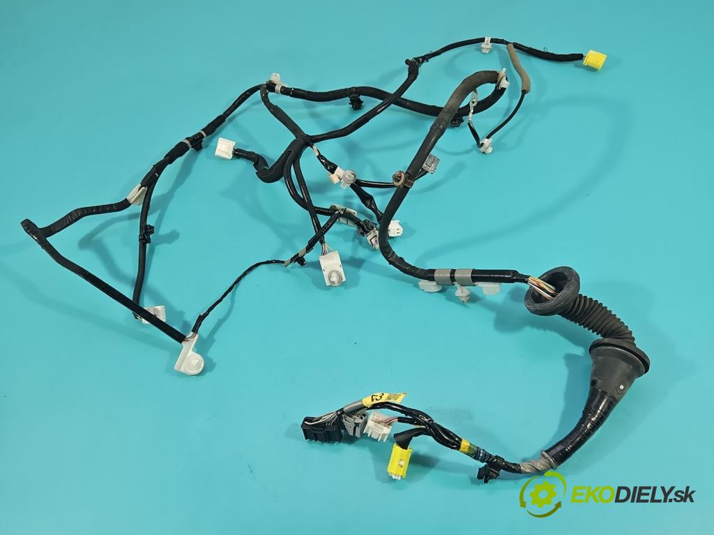 Lexus NX I 2014-2021 2.5 16V 155 HP automatic 114 kW 2494 cm3 5- Zväzok: dvere predné vľavo: 82152-78030C