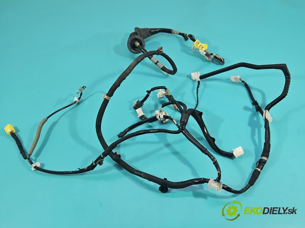 Lexus NX I 2014-2021 2.5 16V 155 HP automatic 114 kW 2494 cm3 5- Zväzok: dvere predné vľavo: 82152-78030C