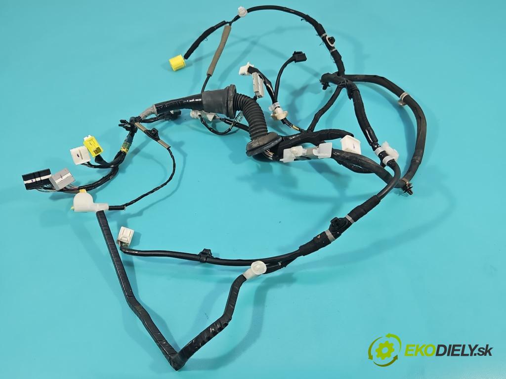 Lexus NX I 2014-2021 2.5 16V 155 HP automatic 114 kW 2494 cm3 5- Zväzok: dvere predné vľavo: 82152-78030C