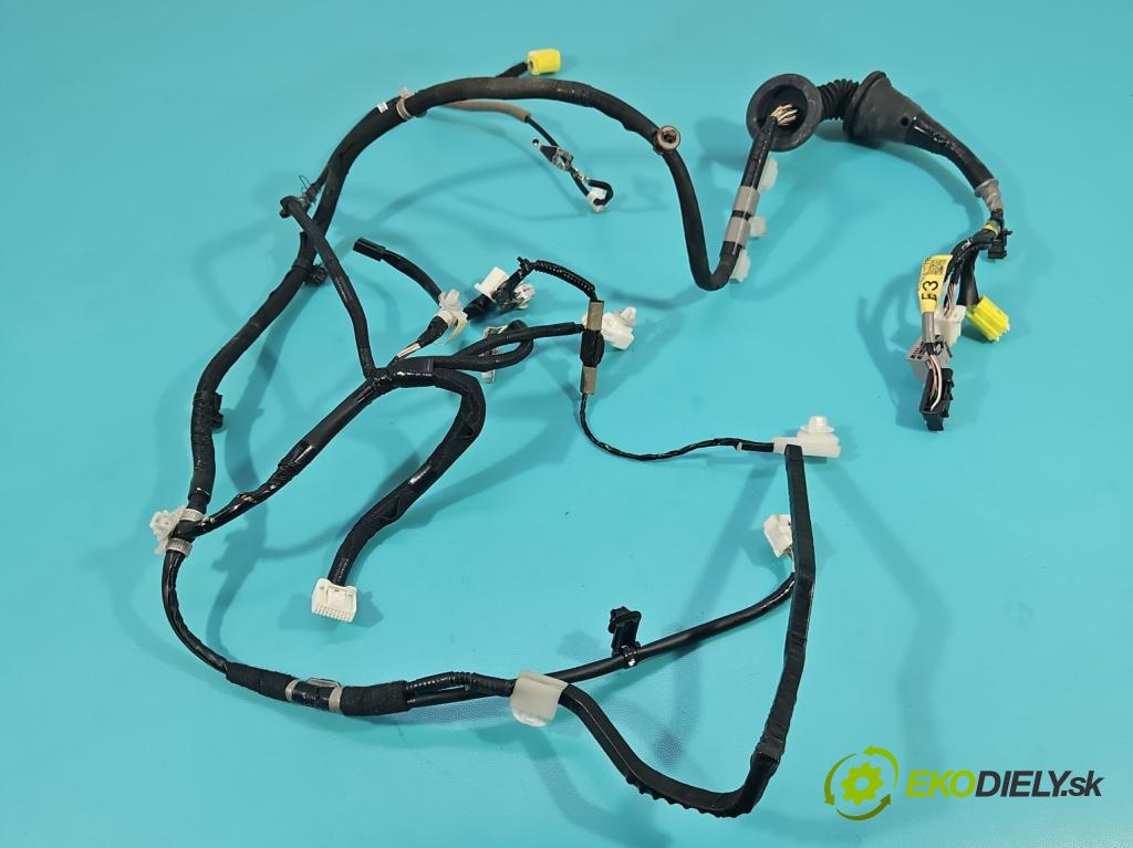 Lexus NX I 2014-2021 2.5 16V 155 HP automatic 114 kW 2494 cm3 5- Zväzok: dvere predné vľavo: 82152-78030C