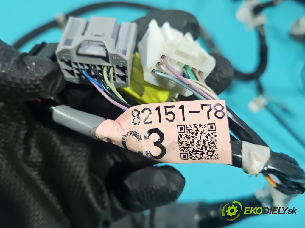 Lexus NX I 2014-2021 2.5 16V 155 HP automatic 114 kW 2494 cm3 5- Zväzok: dvere predné pravých 82151-78030C