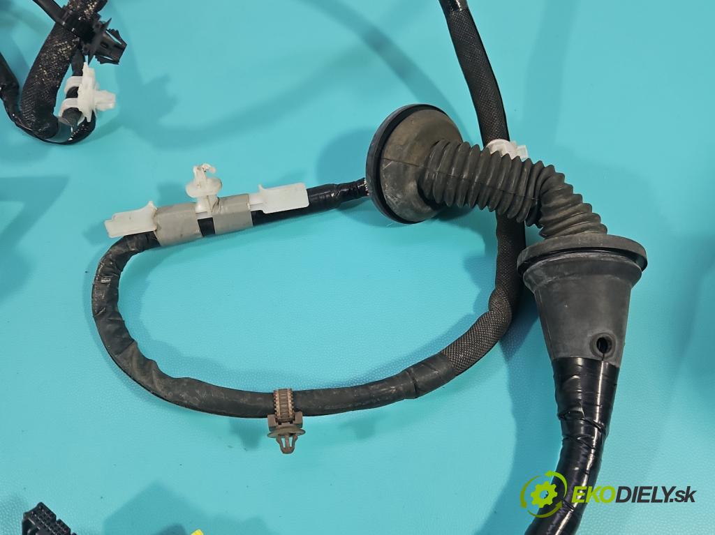 Lexus NX I 2014-2021 2.5 16V 155 HP automatic 114 kW 2494 cm3 5- Zväzok: dvere predné pravých 82151-78030C