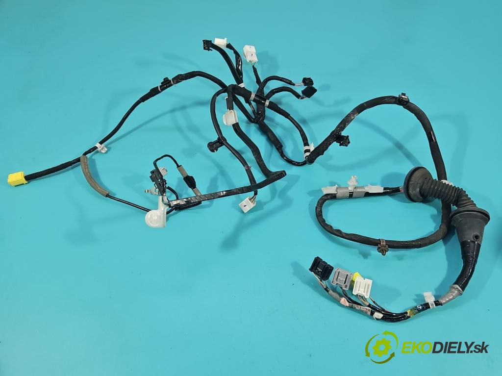 Lexus NX I 2014-2021 2.5 16V 155 hp automatic 114 kW 2494 cm3 5- Balíček: dveře přední pravých 82151-78030C