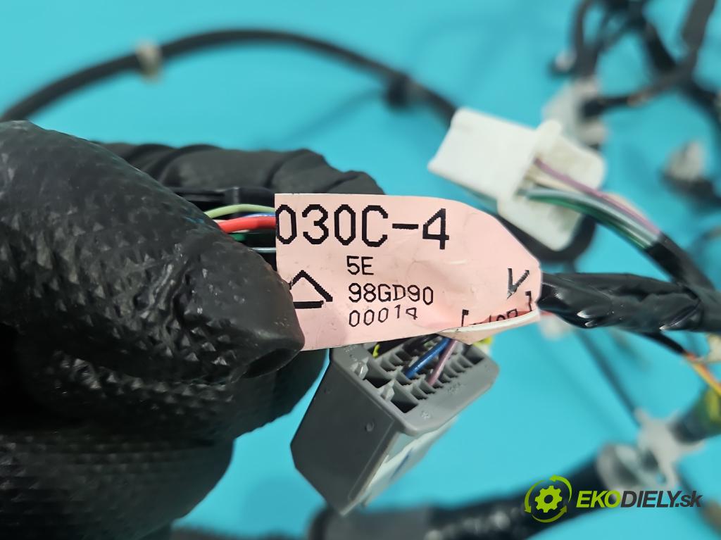 Lexus NX I 2014-2021 2.5 16V 155 HP automatic 114 kW 2494 cm3 5- Zväzok: dvere predné pravých 82151-78030C