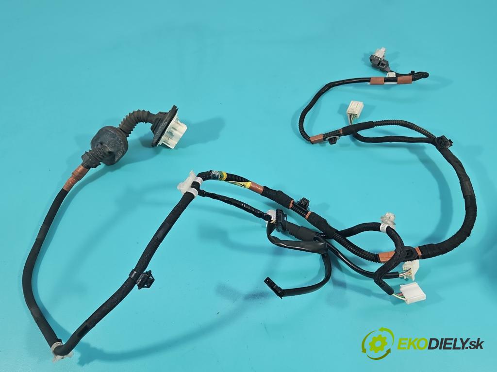 Lexus NX I 2014-2021 2.5 16V 155 hp automatic 114 kW 2494 cm3 5- Balíček: dveře zadní vlevo 82154-78020B