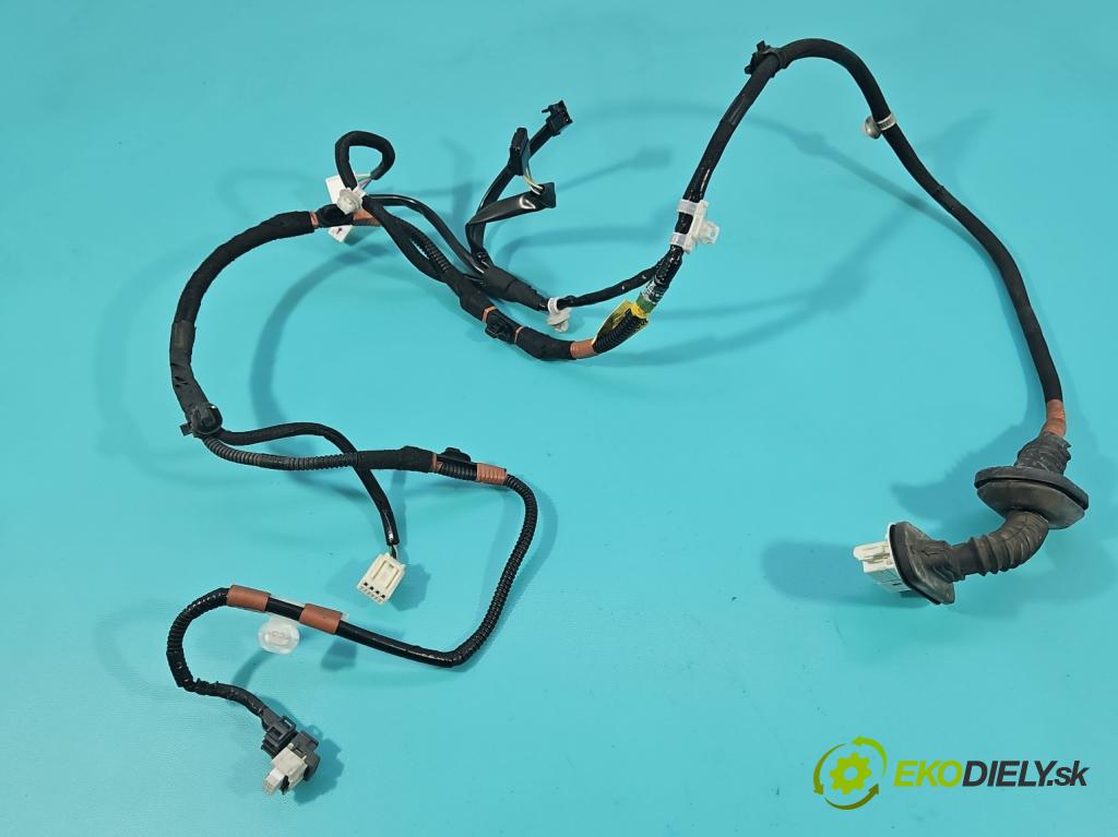 Lexus NX I 2014-2021 2.5 16V 155 hp automatic 114 kW 2494 cm3 5- Balíček: dveře zadní vlevo 82154-78020B