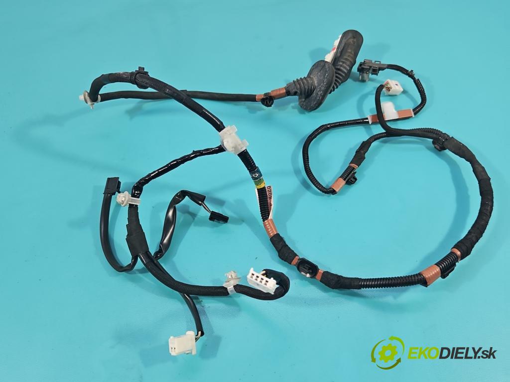 Lexus NX I 2014-2021 2.5 16V 155 HP automatic 114 kW 2494 cm3 5- Zväzok: dvere zadné pravých 82153-78020B