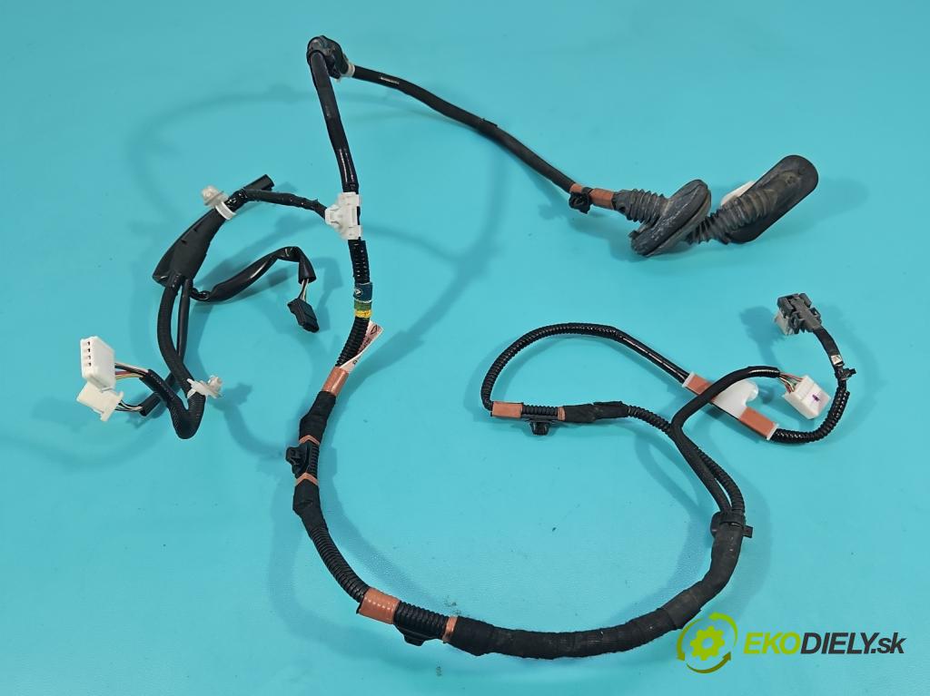 Lexus NX I 2014-2021 2.5 16V 155 HP automatic 114 kW 2494 cm3 5- Zväzok: dvere zadné pravých 82153-78020B