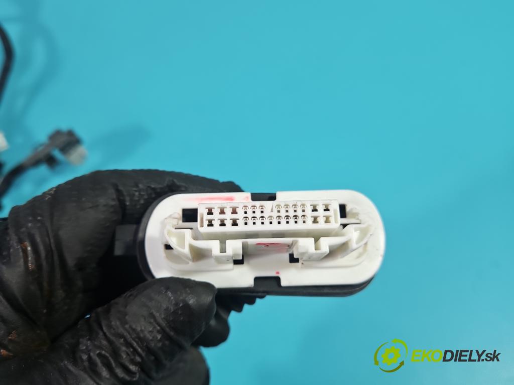 Lexus NX I 2014-2021 2.5 16V 155 HP automatic 114 kW 2494 cm3 5- Zväzok: dvere zadné pravých 82153-78020B