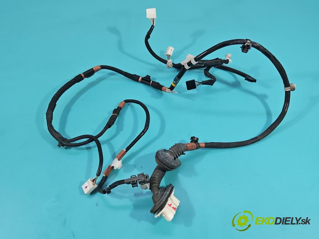 Lexus NX I 2014-2021 2.5 16V 155 HP automatic 114 kW 2494 cm3 5- Zväzok: dvere zadné pravých 82153-78020B