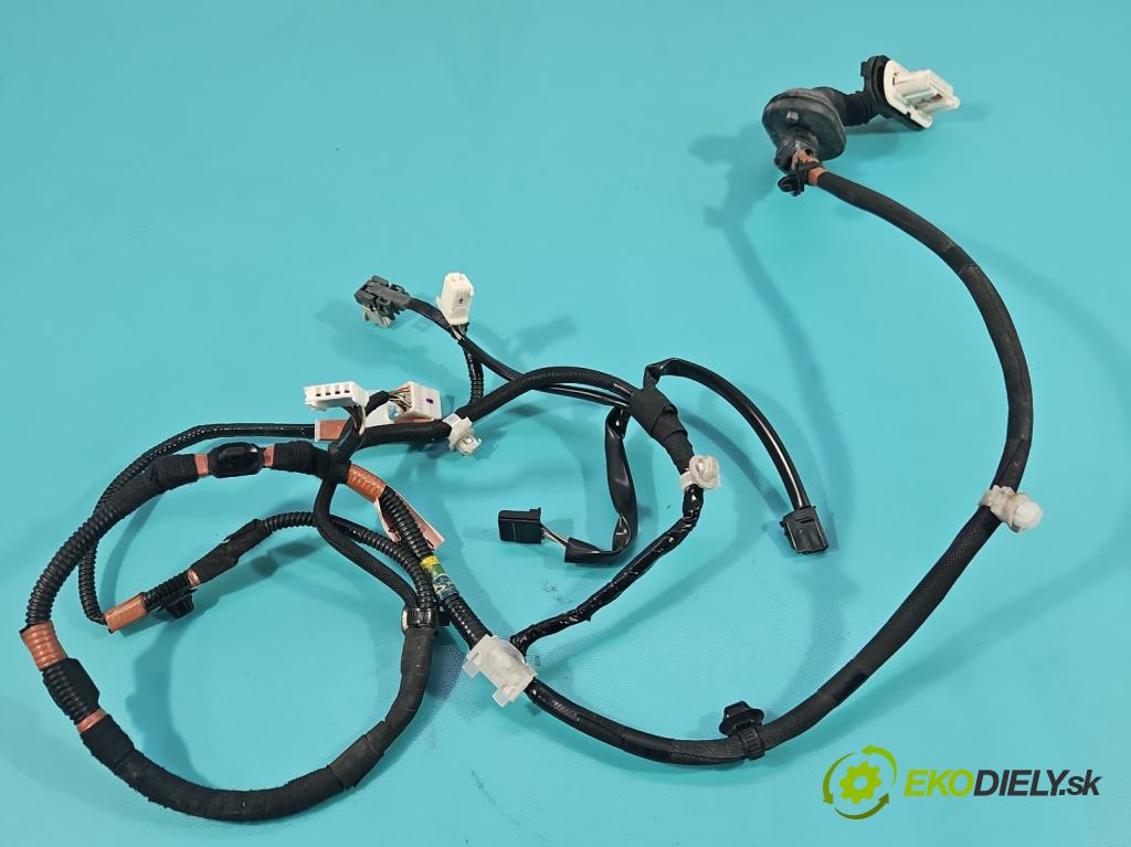 Lexus NX I 2014-2021 2.5 16V 155 HP automatic 114 kW 2494 cm3 5- Zväzok: dvere zadné pravých 82153-78020B