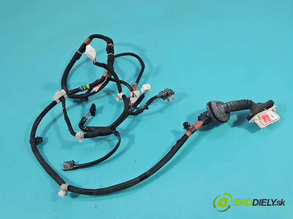 Lexus NX I 2014-2021 2.5 16V 155 HP automatic 114 kW 2494 cm3 5- Zväzok: dvere zadné pravých 82153-78020B