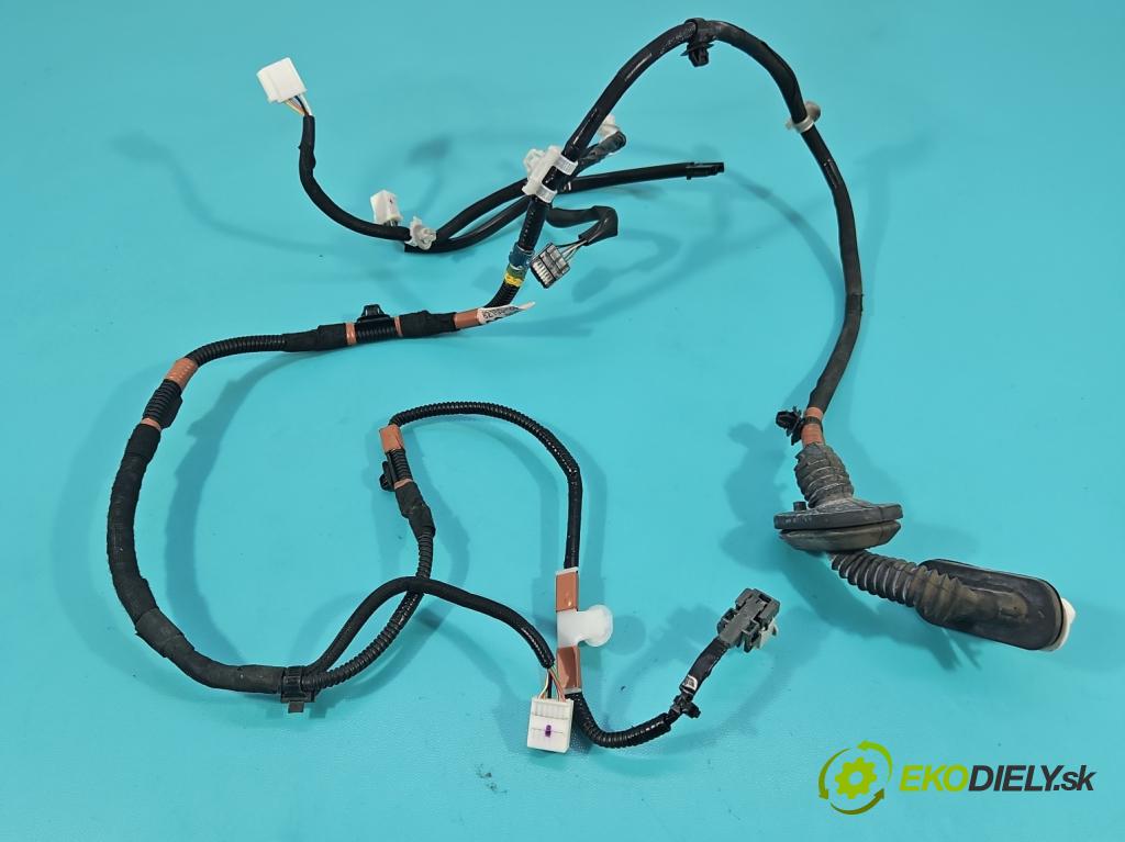 Lexus NX I 2014-2021 2.5 16V 155 HP automatic 114 kW 2494 cm3 5- Zväzok: dvere zadné pravých 82153-78020B