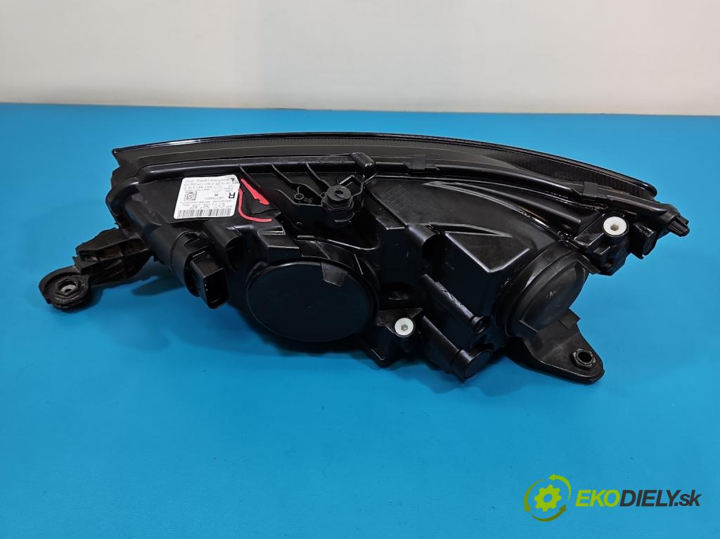 Skoda Fabia III 2014- 2021 1.0 TSI 95 hp manual 70 kW 999 cm3 5- světlo pravý 6V1941016D (Pravé přední světlo)