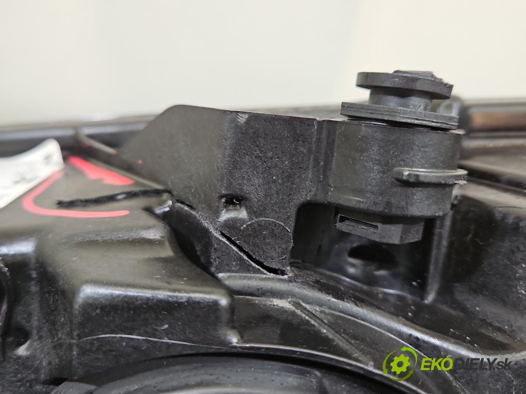 Skoda Fabia III 2014- 2021 1.0 TSI 95 hp manual 70 kW 999 cm3 5- světlo pravý 6V1941016D (Pravé přední světlo)