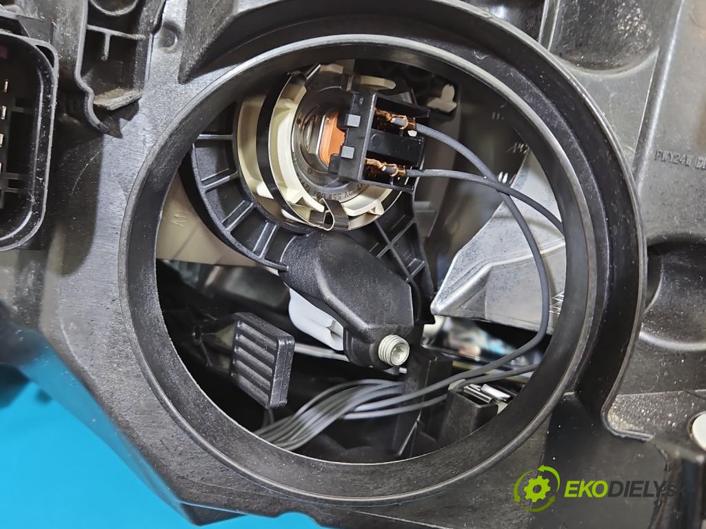 Skoda Fabia III 2014- 2021 1.0 TSI 95 hp manual 70 kW 999 cm3 5- světlo pravý 6V1941016D (Pravé přední světlo)