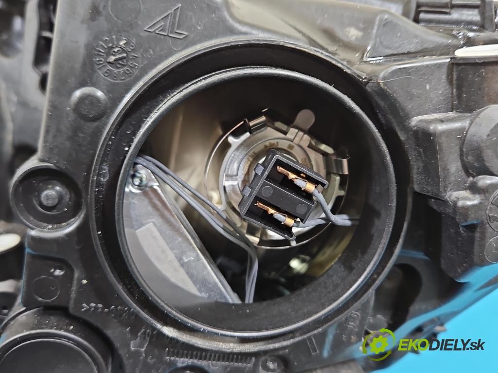 Skoda Fabia III 2014- 2021 1.0 TSI 95 hp manual 70 kW 999 cm3 5- světlo pravý 6V1941016D (Pravé přední světlo)