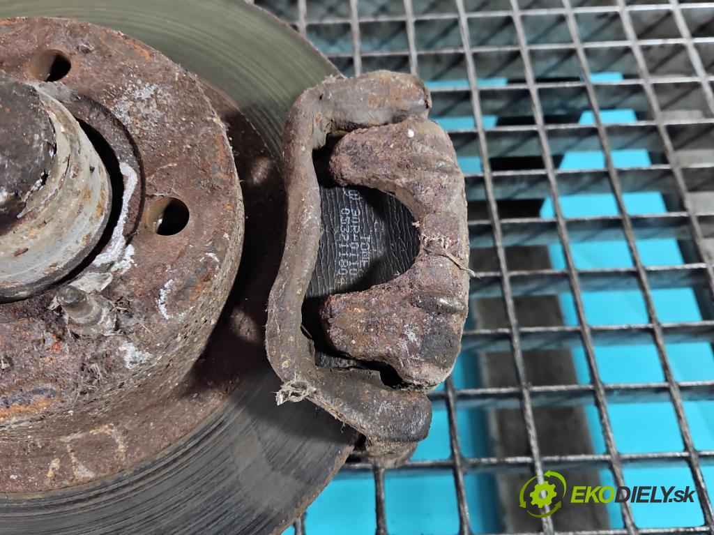 Polonez Truck 1.6 8V 87 HP manual 64 kW 1598 cm3 5- brzdič predné ľavý  (Kľučka dverí ostatné)