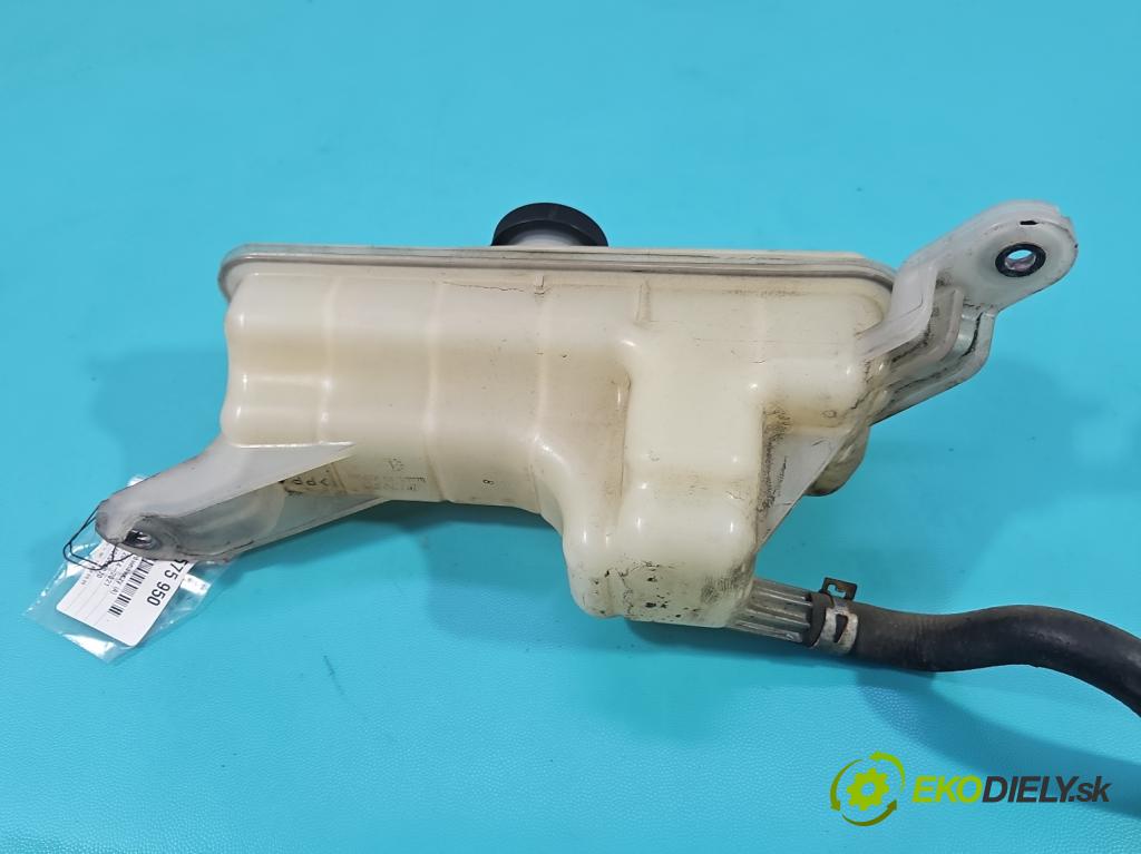 Lexus NX I 2014-2021 2.5 16V 155 HP automatic 114 kW 2494 cm3 5- Nádrž: kompenzačné: