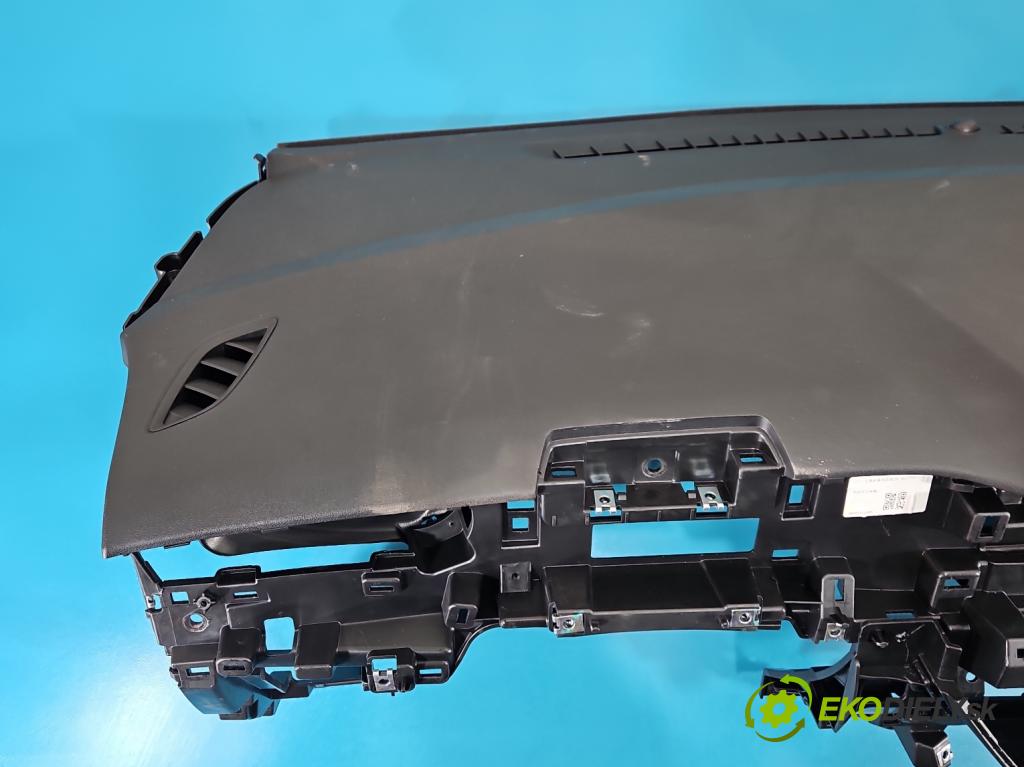 MG MG3  24- 1.5 16V 116 HP manual 85 kW 1495 cm3 5- kokpit,pristrojová doska rozdeľovacia