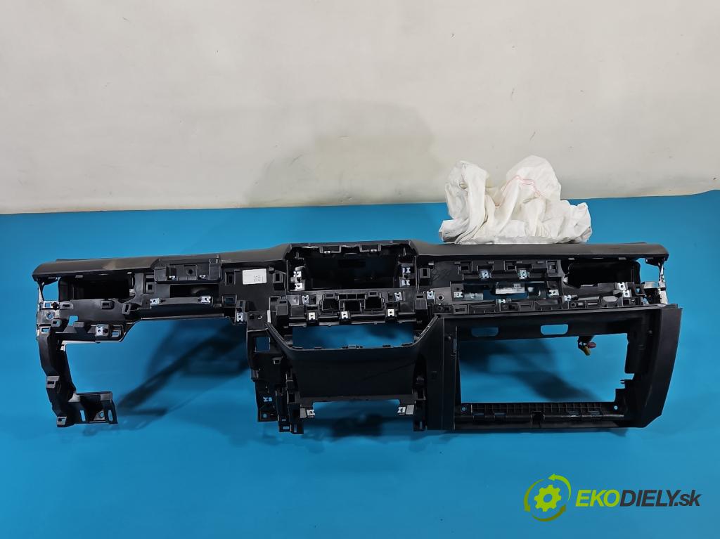 MG MG3  24- 1.5 16V 116 hp manual 85 kW 1495 cm3 5- kokpit,přistrojova deska 