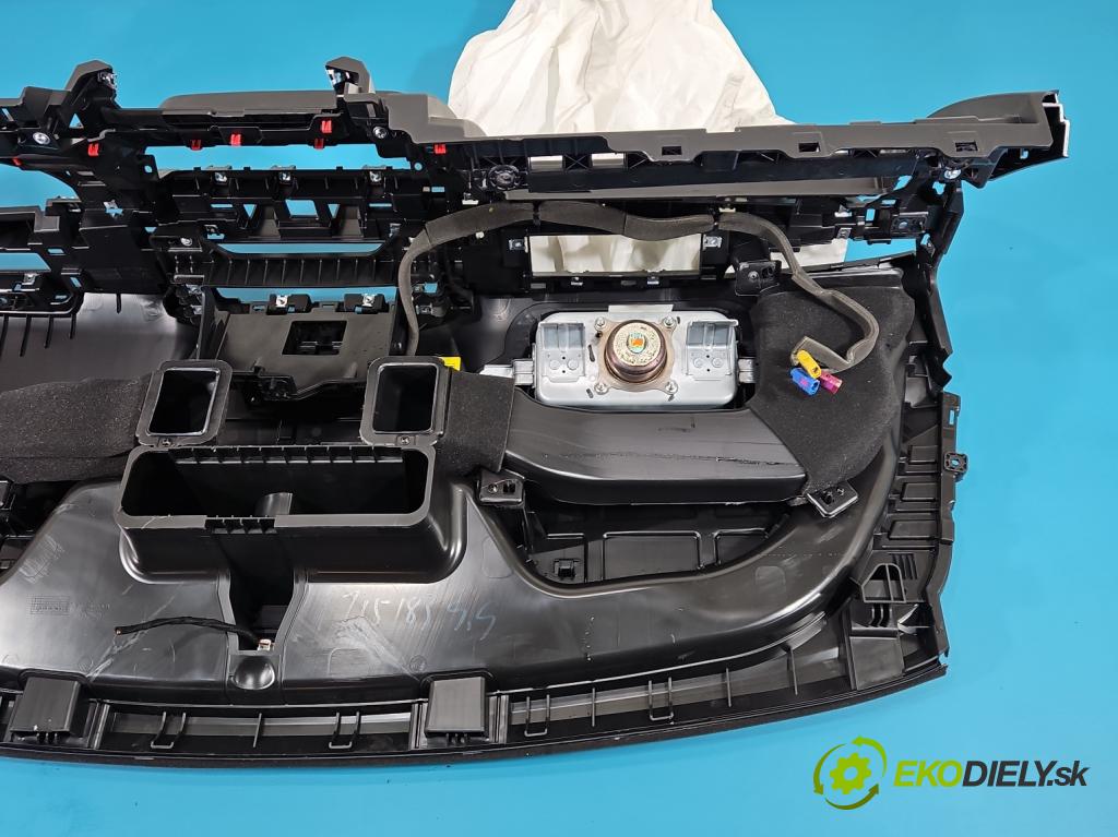 MG MG3  24- 1.5 16V 116 HP manual 85 kW 1495 cm3 5- kokpit,pristrojová doska rozdeľovacia