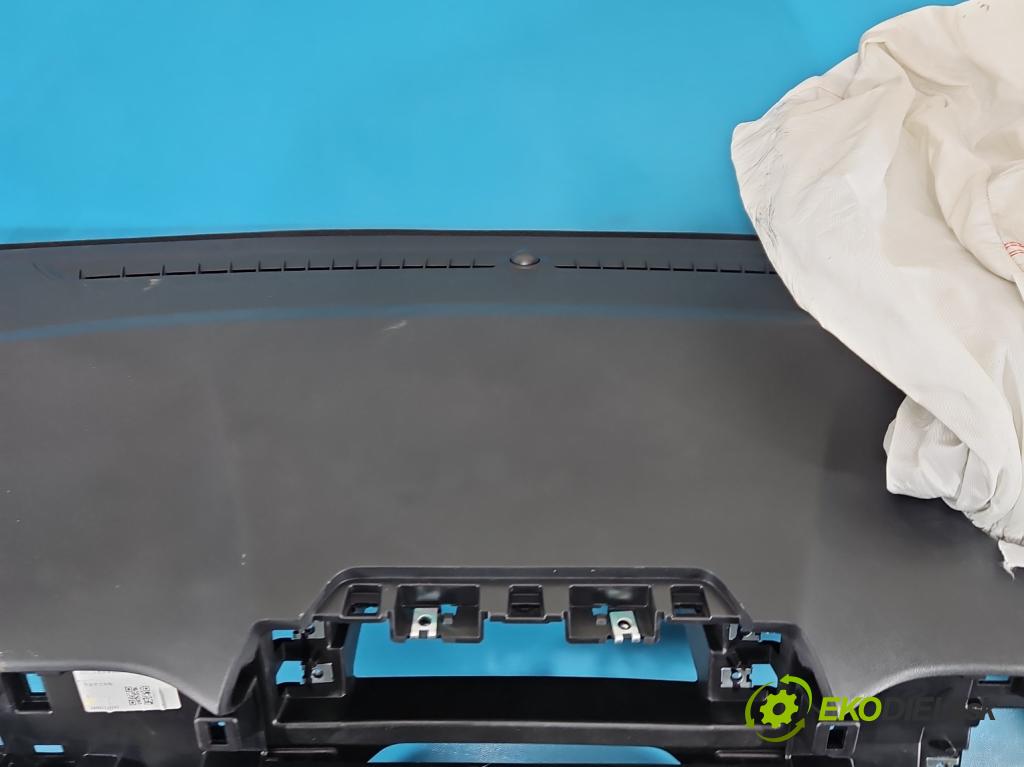 MG MG3  24- 1.5 16V 116 HP manual 85 kW 1495 cm3 5- kokpit,pristrojová doska rozdeľovacia