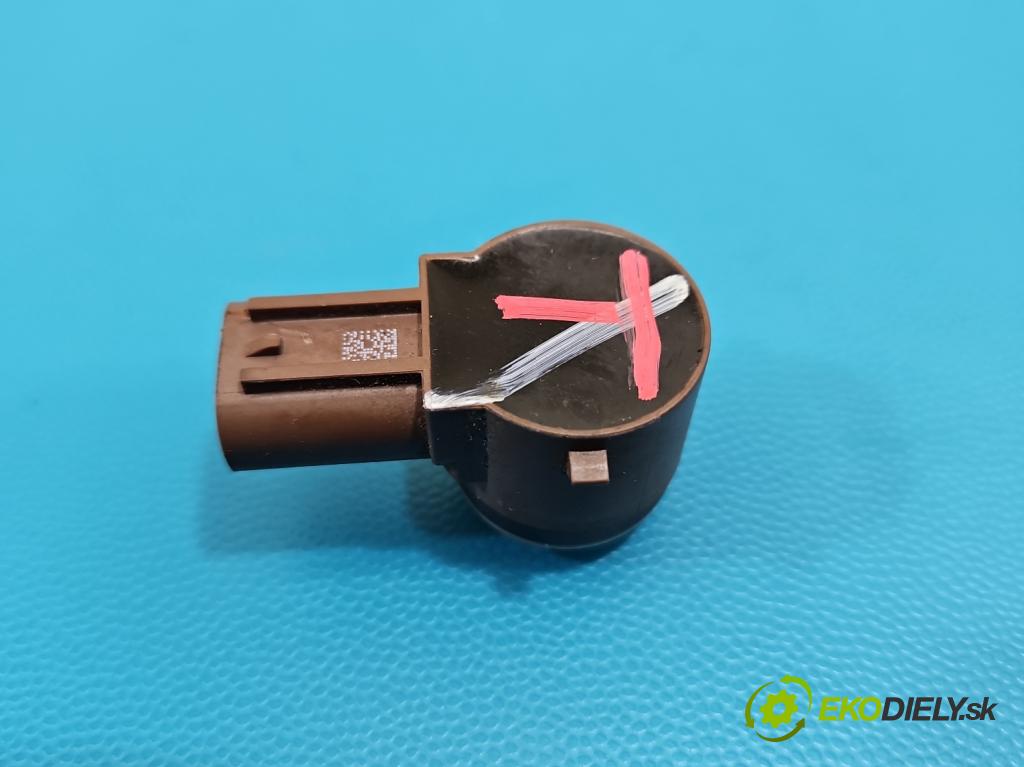 MG MG3  24- 1.5 16V 116 HP manual 85 kW 1495 cm3 5- snímač parkovaní: 10850857