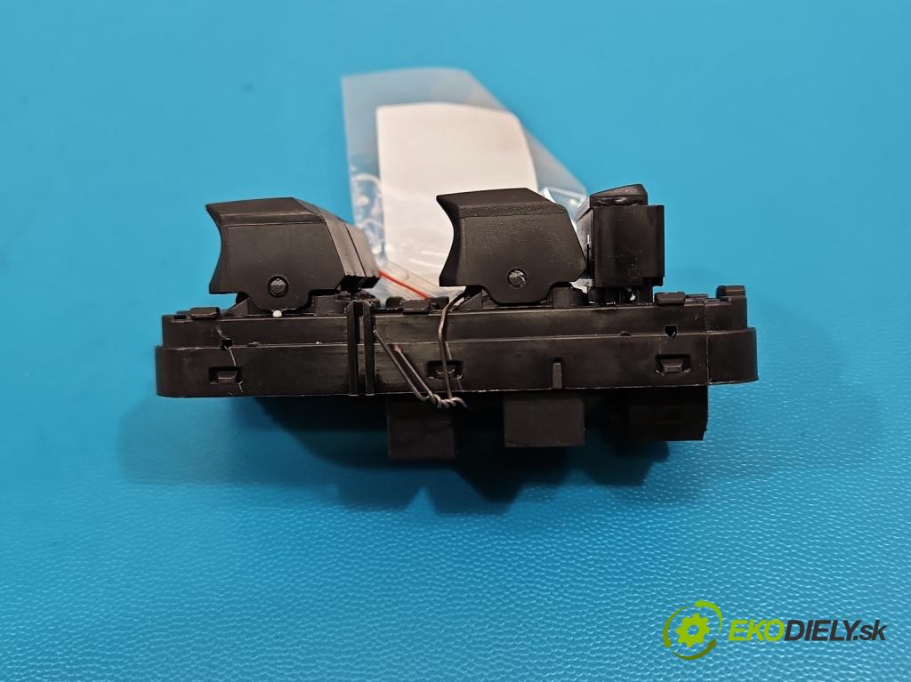 MG MG3  24- 1.5 16V 116 HP manual 85 kW 1495 cm3 5- prepínač okien spätných zrkadiel 10003589